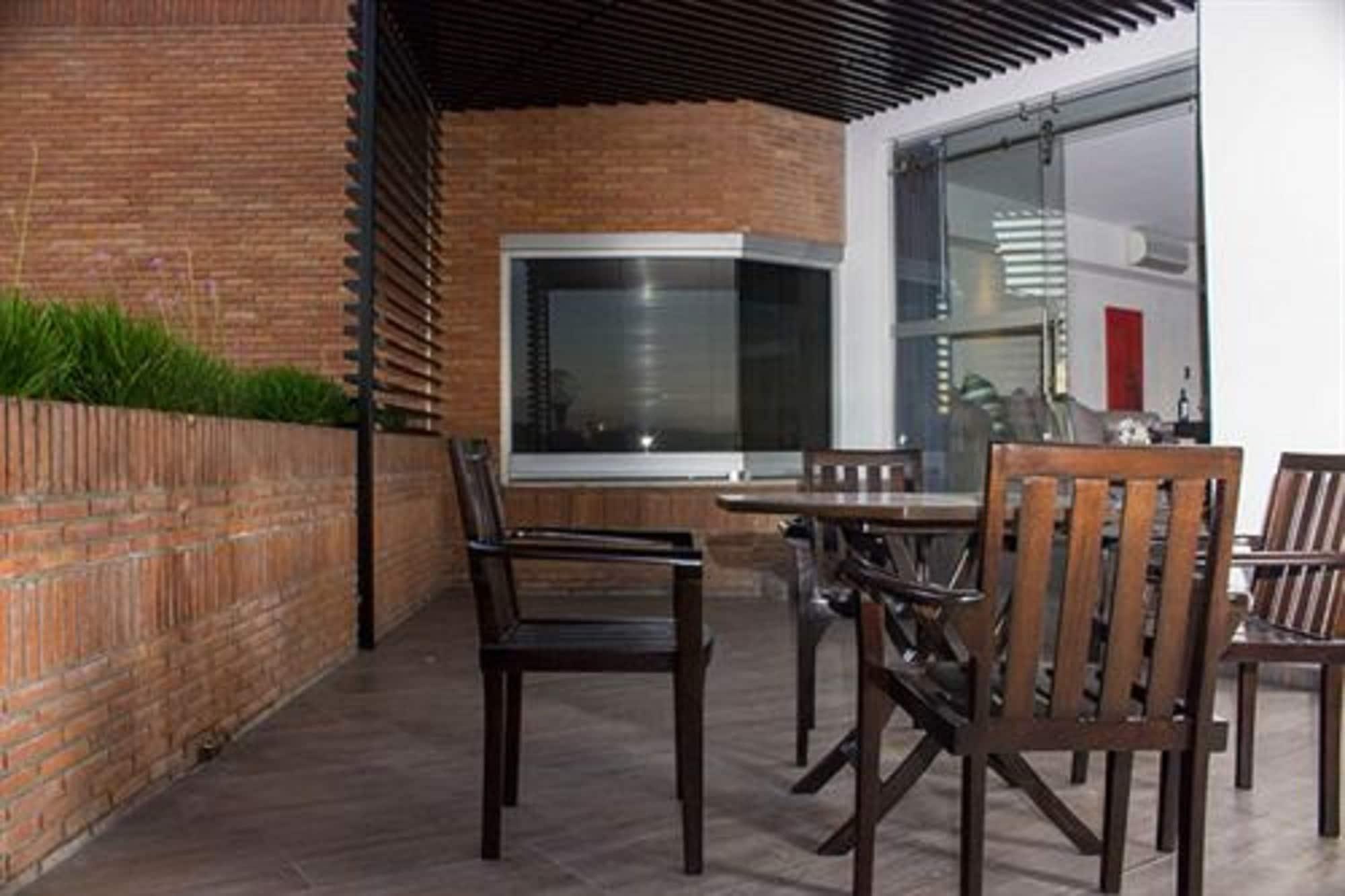 Nehotel Nueva Estancia Leon Exterior photo
